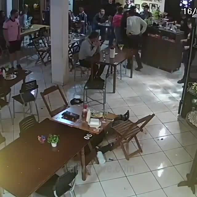 Shootout in a bar leaves a number of dead individuals