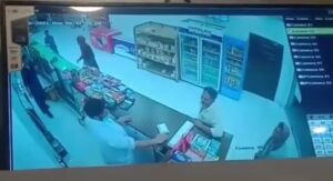 Store owner pulls out ak47 end the drama