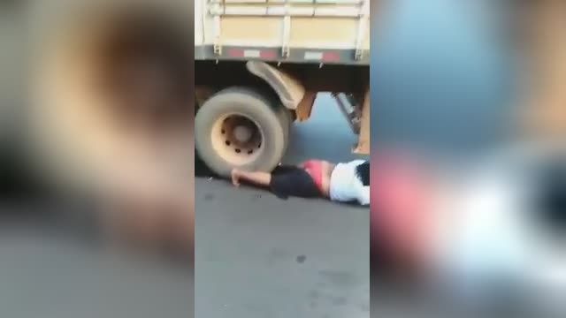 The lady had the strength to pull her mutilated leg