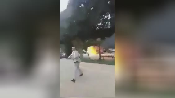 Young tunisian commit duicide by burning himself