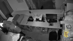 A Woman With Two Children Robbed An Online Store Order Pick-Up Point For $10,000. Kirov, Russia 1 A Woman With Two Children Robbed An Online Store Order Pick-Up Point For $10,000. Kirov, Russia