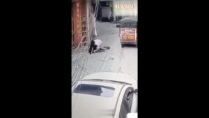 Lunatic Chinese Man Attempt To Rape Girl In Broad Daylight 1 Lunatic Chinese Man Attempt To Rape Girl In Broad Daylight