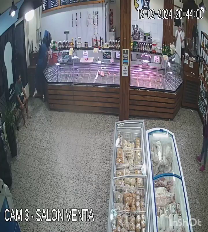 Butcher Shop Robbery. The Criminals Took Money, Employees’ Phones And Two Pieces Of Meat. Argentina