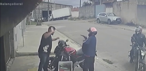 Two Criminals On A Motorcycle Robbed A Courier At Gunpoint 1 Two Criminals On A Motorcycle Robbed A Courier At Gunpoint