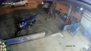 Woman Threw Herself On The Killer With A Chair To Save Her Boyfriend