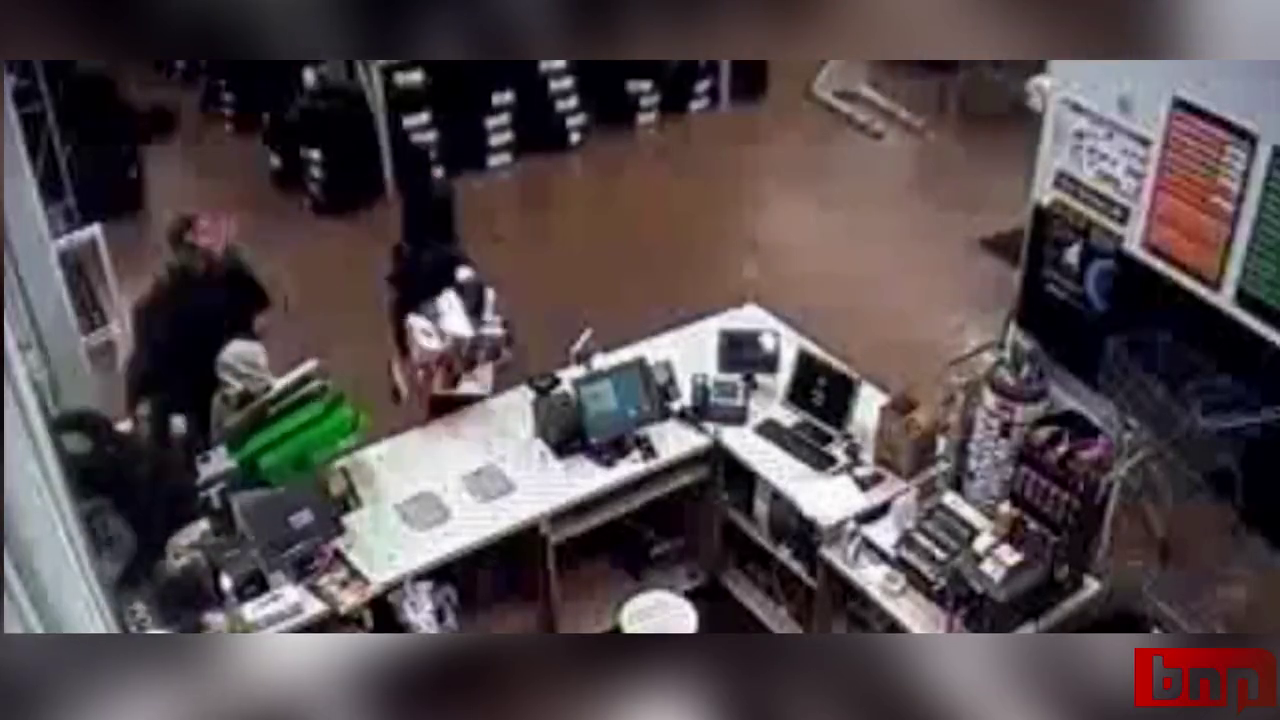 20+ Shoplifters Attack Tennessee Walmart