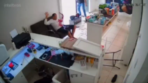 The Robber Was Seriously Injured By The Owner Of The Place During The Robbery