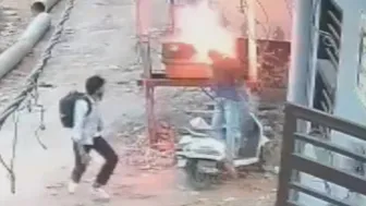 Man Parking A Scooter Gets Electrocuted, Fried Alive In Front Of His Friend | 18+